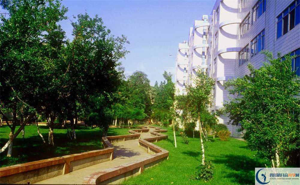 新都一中位置在哪里？