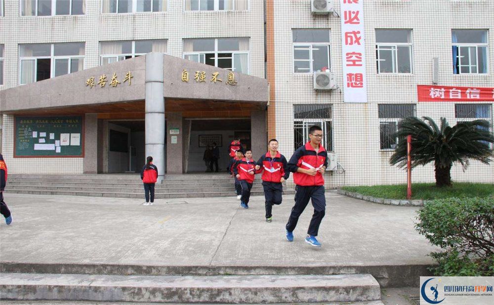 洛帶中學(xué)在全國高中排名是多少？